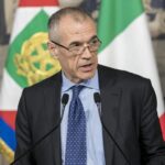 Carlo Cottarelli durante un'intervista