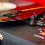 Ascolto musicale in un listening bar
