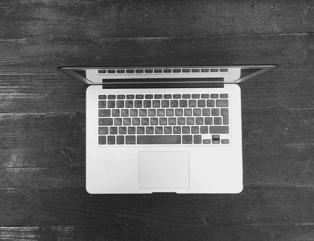 MacBook OLED con touchscreen