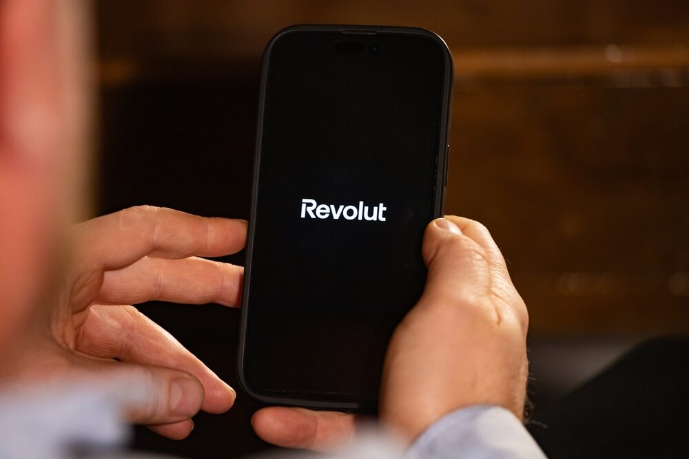 Rappresentazione del sistema di pagamento con riconoscimento facciale di Revolut
