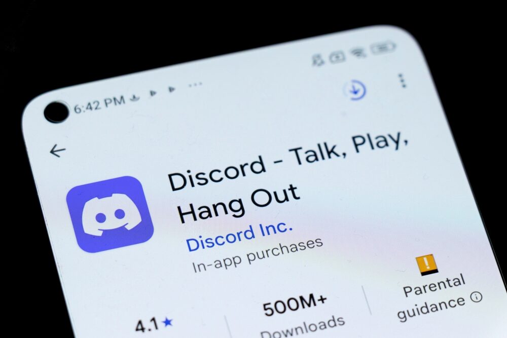 Logo di Discord con sfondo di gioco